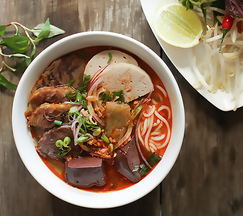 bowl of bun bo hue